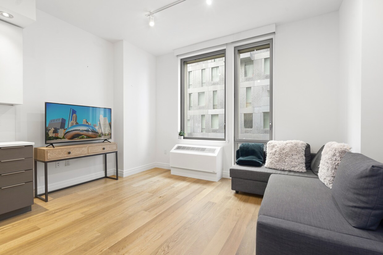 Primary Photo - 325 Kent Ave