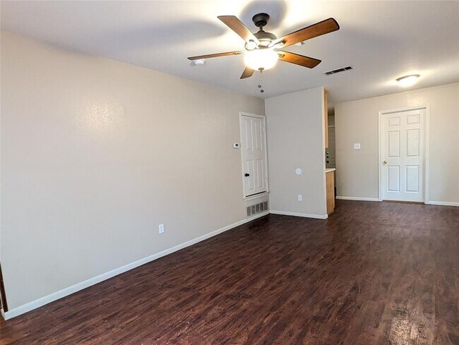 Building Photo - 330 Fm 1174