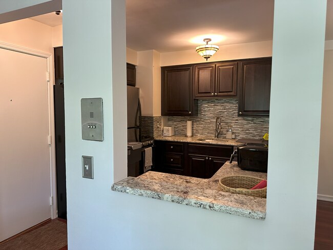 Building Photo - 1217 Island Dr