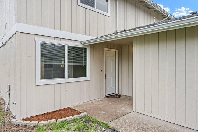 Foto del edificio - Newly Remodeled 2-Bedroom, 1.5-Bath Duplex In Springfield!