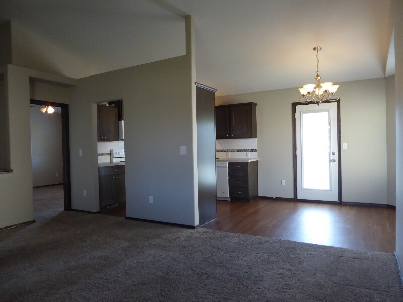 5907 N Millsboro Cir, Park City, KS 67219 Townhome Rentals in Park