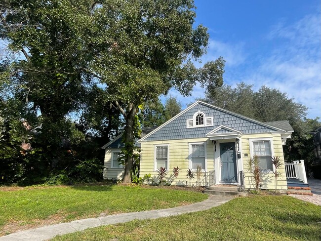 Building Photo - 4 BR Home only 2 blocks from Lake Eola Par...