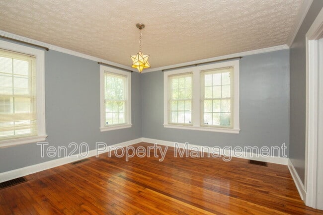 Building Photo - 1708 Slade Dr