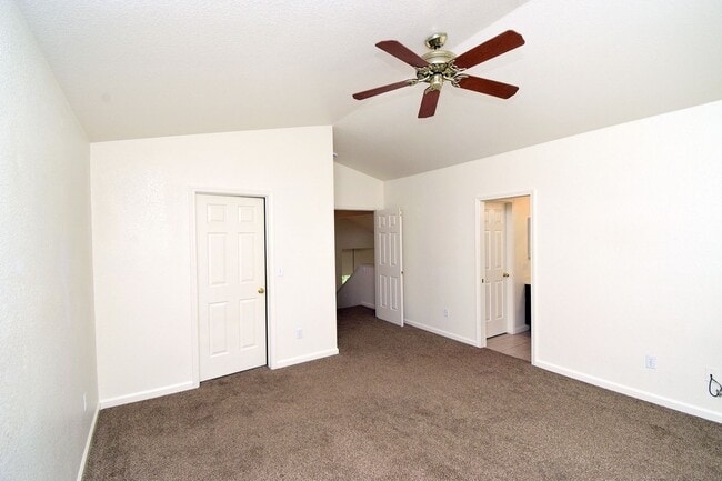 Building Photo - Caughlin Ranch Beauty Clean and Comfortabl...