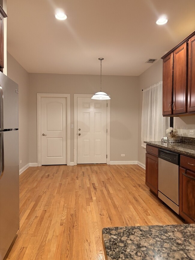 Building Photo - 5924 N Milwaukee Ave