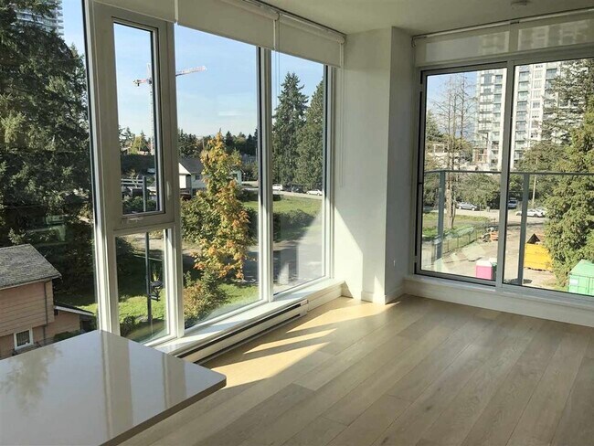 Photo du bâtiment - 407-13438 Central Avenue