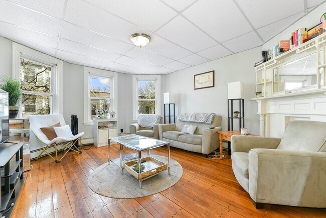 Foto del edificio - 733 E 3rd St