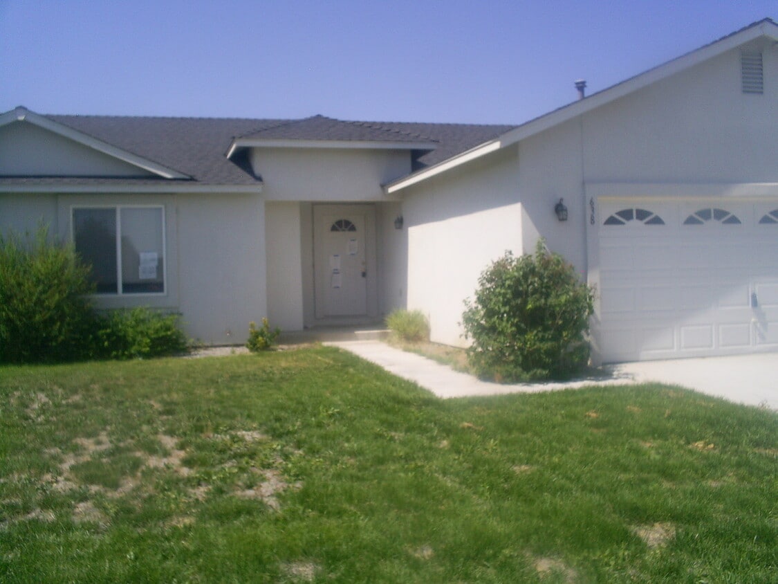 Primary Photo - Golf Course Home