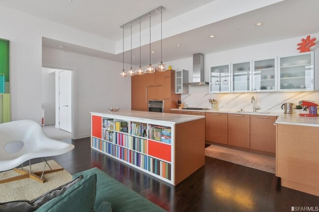 Building Photo - 301 Mission St