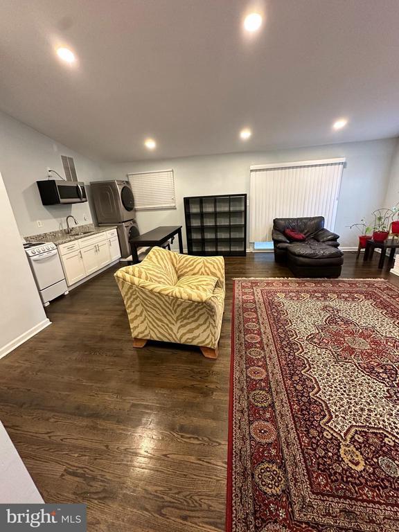 Foto del edificio - 10006 Green Forest Dr