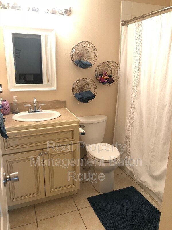 Building Photo - 8405 Hickcock Dr