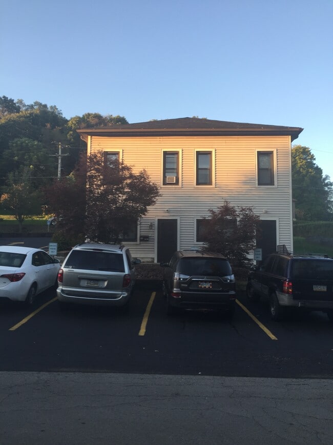 Building Photo - 955 Border Ave