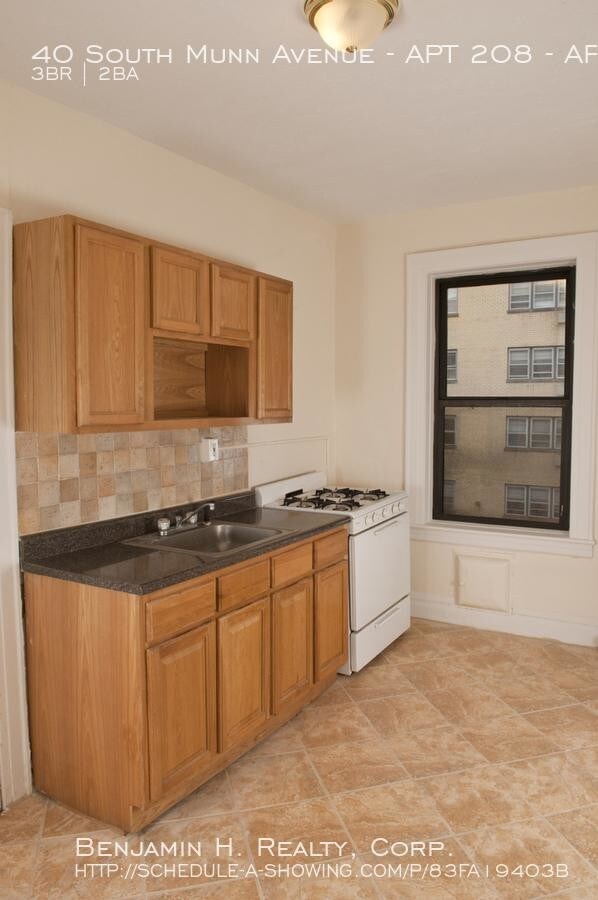 Building Photo - 3 bedroom in East Orange NJ 07018