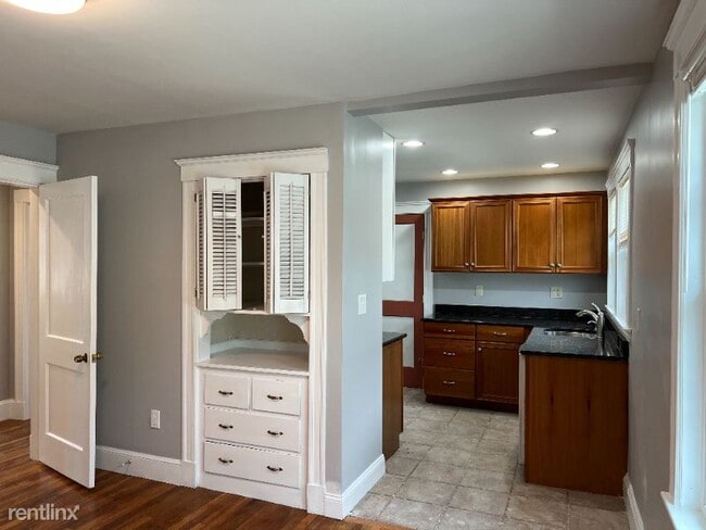Building Photo - 3 br, 1 bath Condo - 53 S Waverly St 2 Unit 2