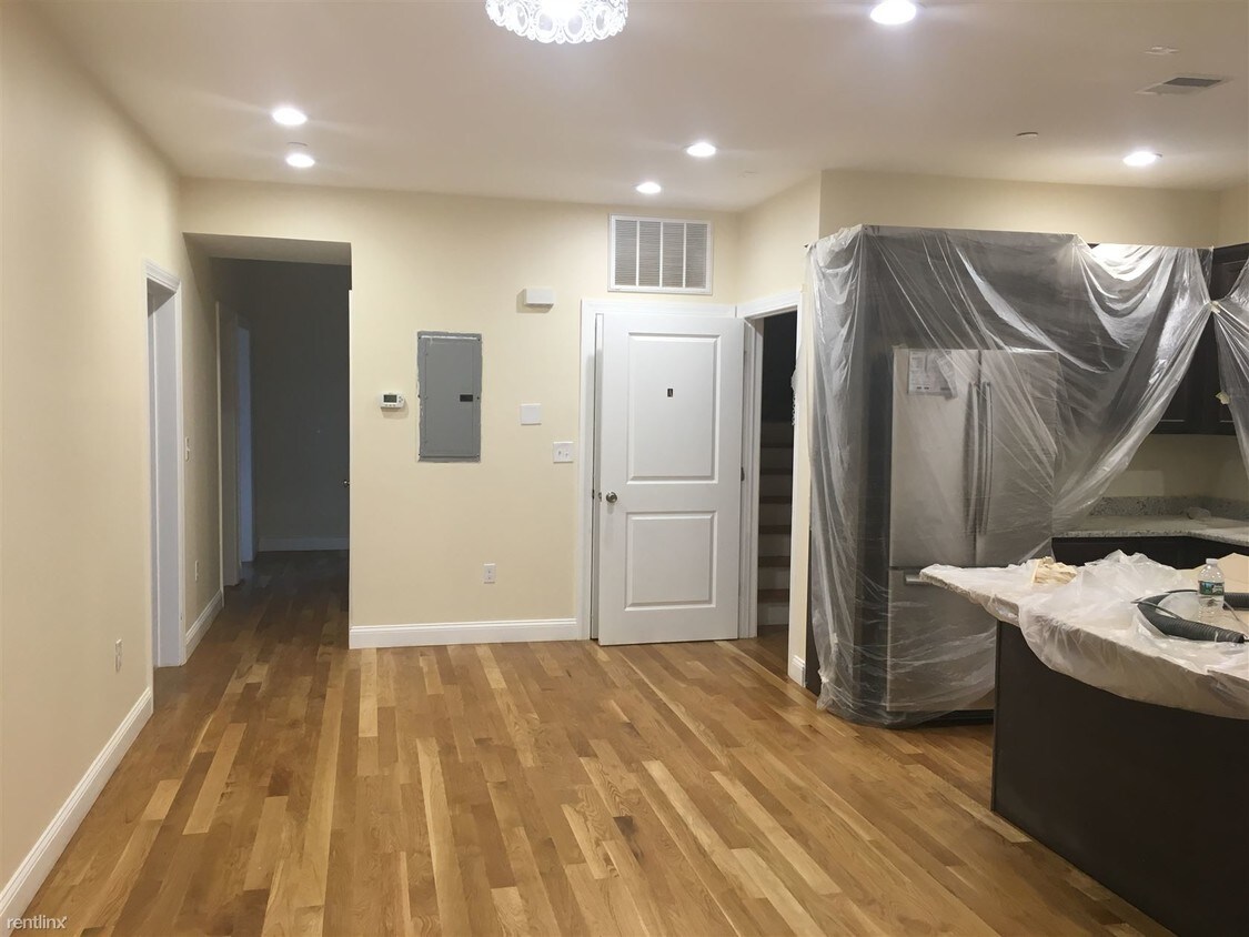 Primary Photo - 3 br, 2 bath Apartment - 248 Bowdoin St