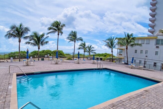 Foto del edificio - 9273 Collins Ave