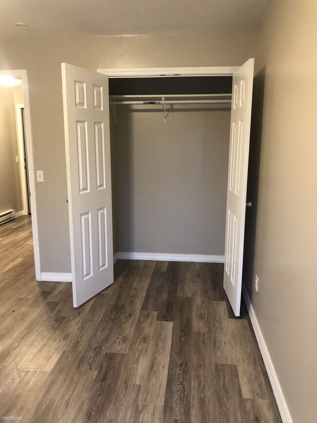 Foto del edificio - 1 br, 1 bath Apartment - Trowbridge Manor 5