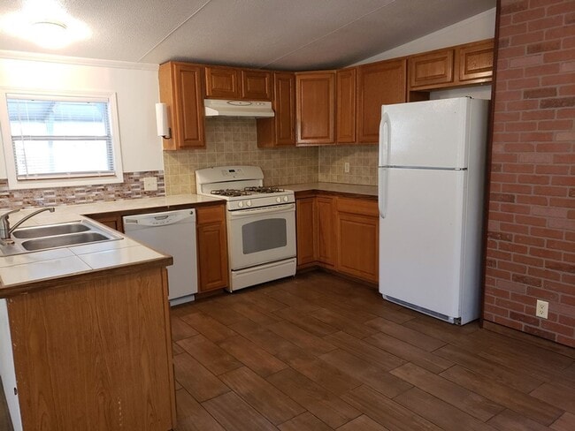 Building Photo - Beautifully Remodeled 2 Bdrm/2Ba Home with...