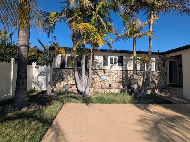 Foto del edificio - 3 Bedroom - 2 Bathroom Home in San Diego