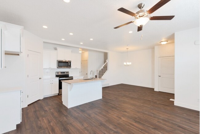Kitchen / Dining Room - 732 N 3940 W