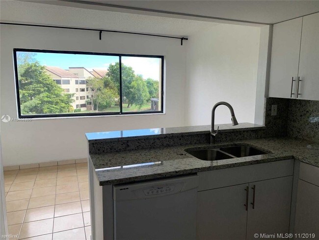 Foto del edificio - 3 br, 2.5 bath Condo - 6601 SW 116th CT 404