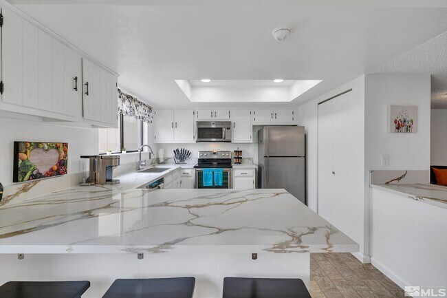 Foto del edificio - 1493 Foster Dr