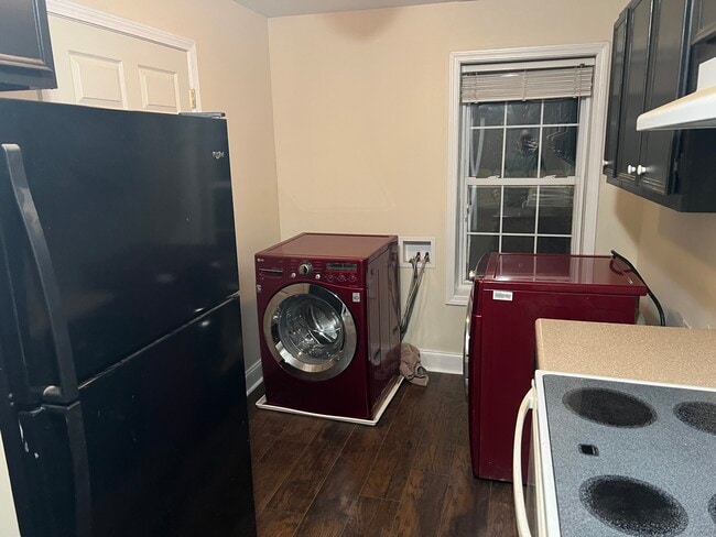 Washer/Dryer - 7835 Rose Ct