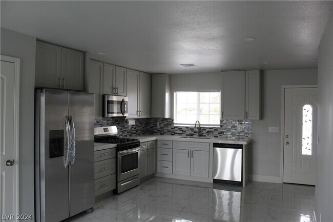 Building Photo - 4104 Las Lomas Ave
