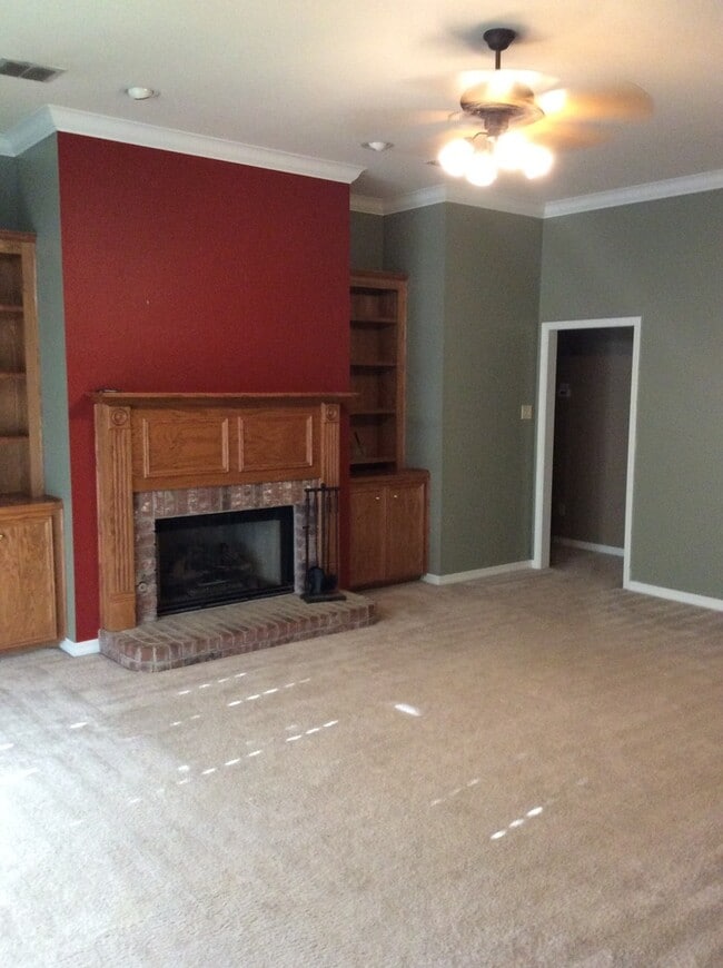 Building Photo - Great 3 bedroom, close to everything