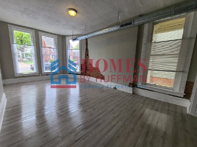 Building Photo - One Bedroom Apartment | Downstairs | Hayni...
