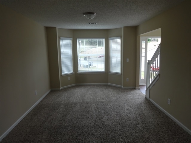 Building Photo - 336 Riverview Court