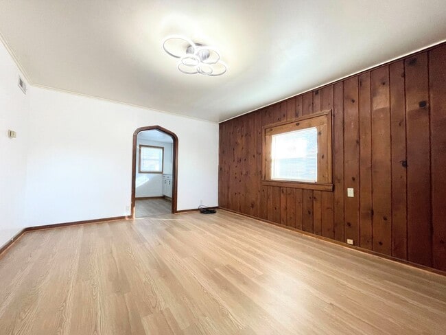 Building Photo - Two Bedroom Home with Detached Garage