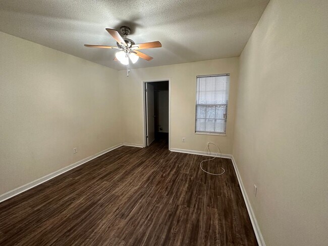 Foto del edificio - Brewster Estates Duplex avail Now!!!