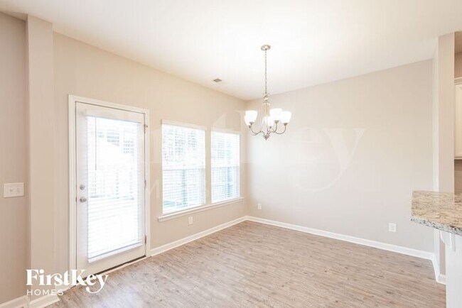 Building Photo - 758 Redbud Ln
