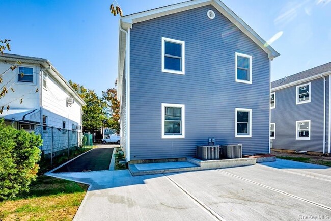 Photo - 207 Nassau Blvd House