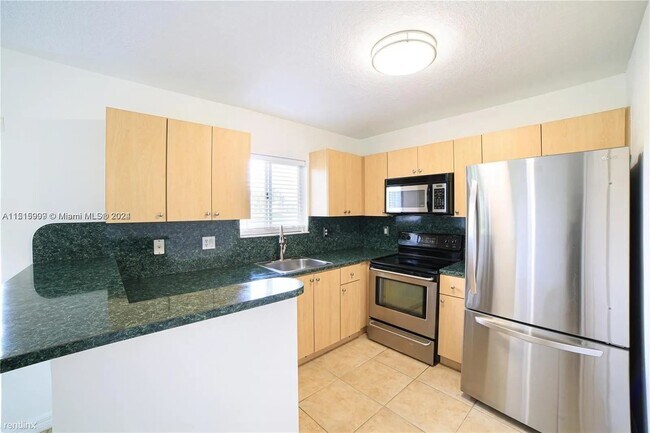 Foto del edificio - 3 br, 2 bath House - 2930 SE 13th Ave # 10...