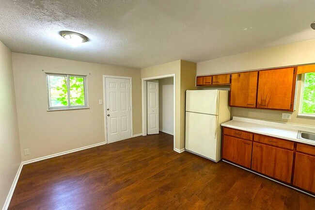 Foto del edificio - 2194 N Riley Ave