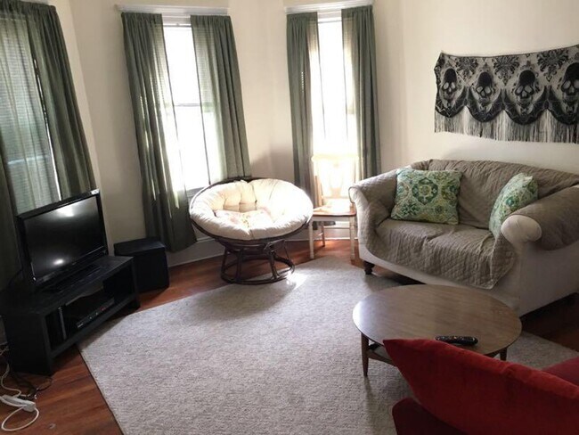 Building Photo - Sunny Renovated Oak Sq. Brighton 4Bed