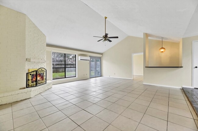 Building Photo - 9842 Pinehurst St