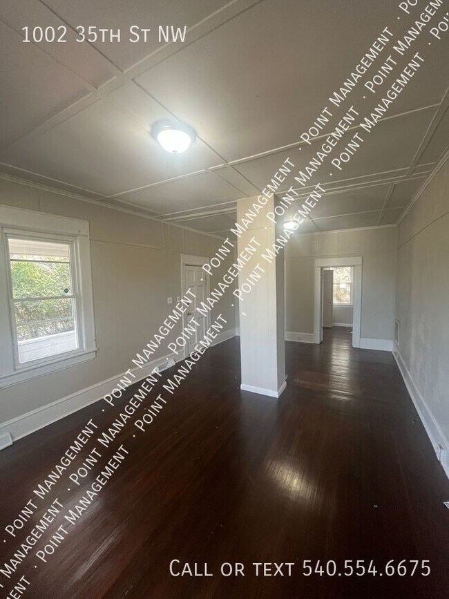 Building Photo - 3 Bed 1 Bath with Backyard Space! (PLEASE ...