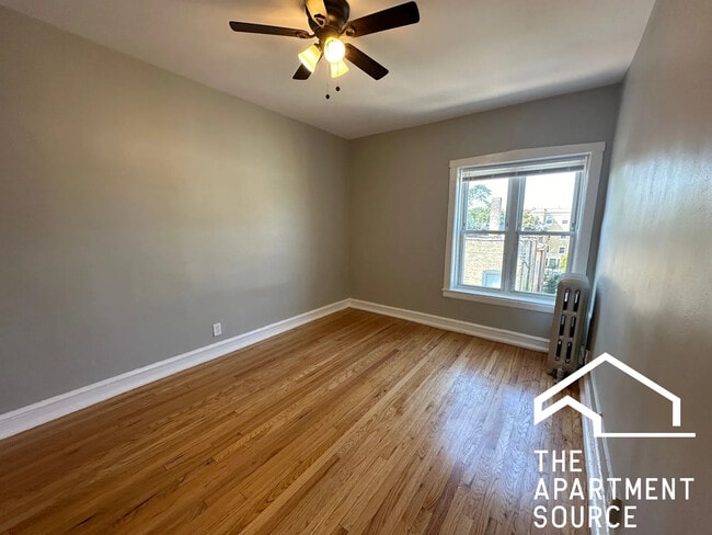 Foto del edificio - 4908 N St Louis Ave