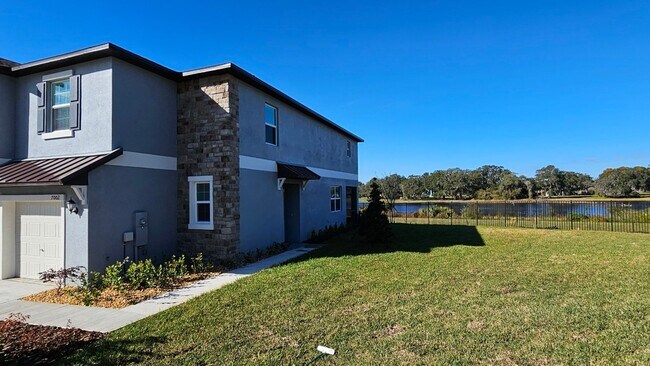 Foto del edificio - Gorgeous Corner 3/2.5 Beautiful Townhome