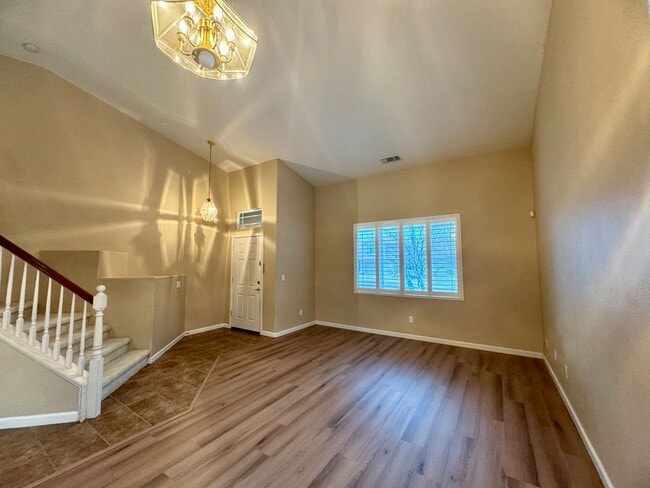 Foto del edificio - Spacious 3 Bedroom 3 Full Bathrooms Available Now!