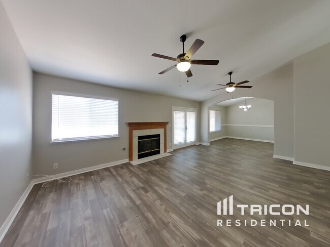 Building Photo - 5813 Blush Ave