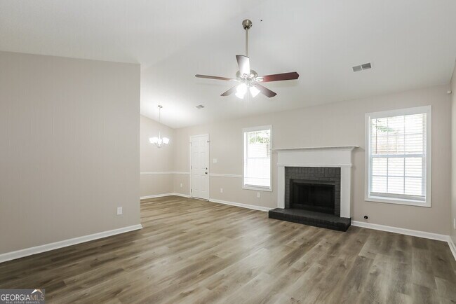 Building Photo - 505 Sarah's Ln