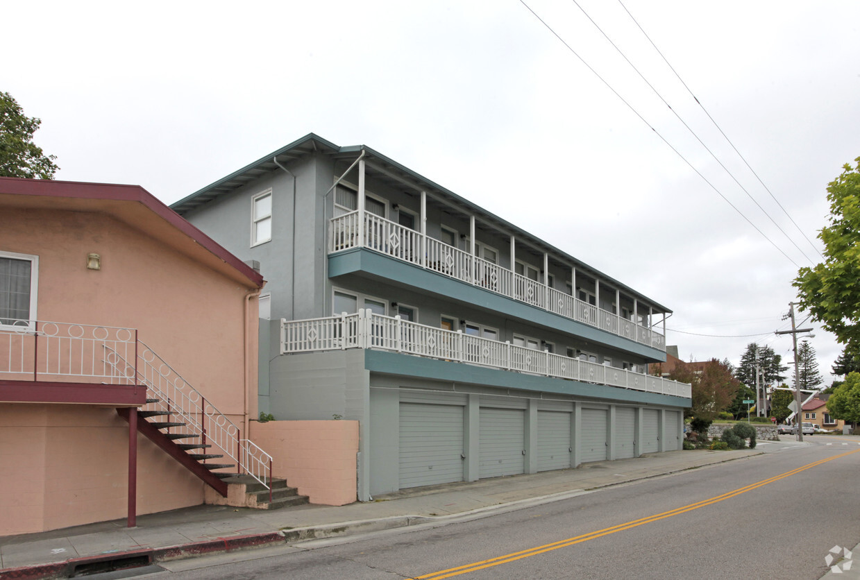 Building Photo - Claradon Court Apartments
