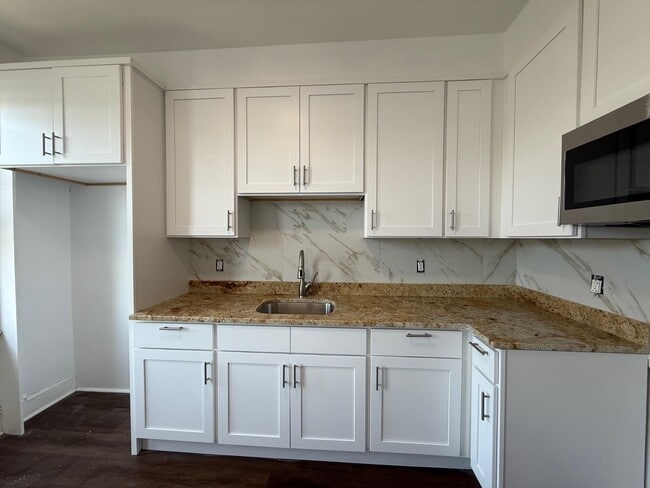 Building Photo - 1403 8th St