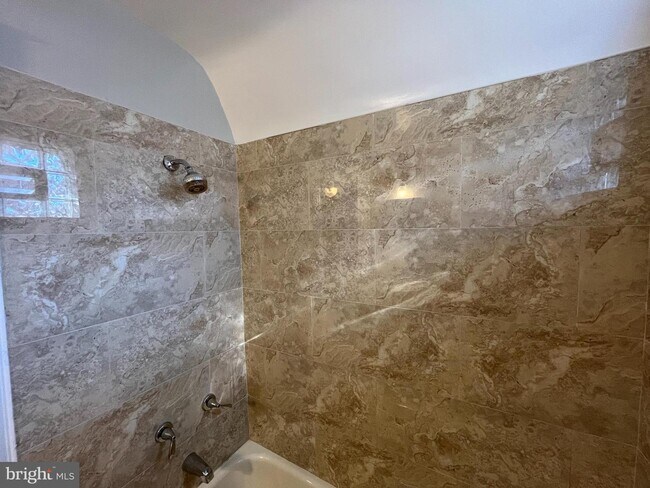 Building Photo - 3513 Lyndale Ave