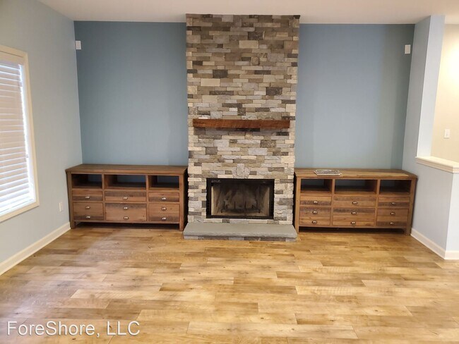 Building Photo - 3 br, 2.5 bath House - 3 Regent Ave.