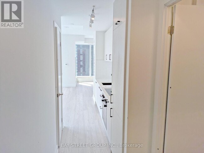 Building Photo - 5 Quarrington Ln